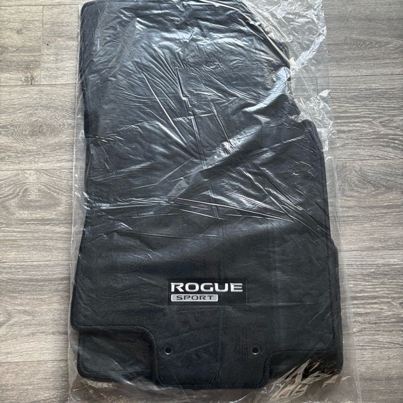 2018-2022 OEM Nissan Rogue Sport Black Carpet Floor Mats 4 Pcs T99E2- 6MA0B NEW - Picture 5 of 5
